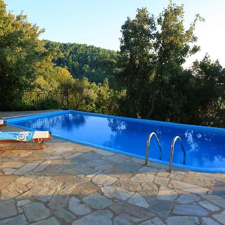 Villa Maria O *